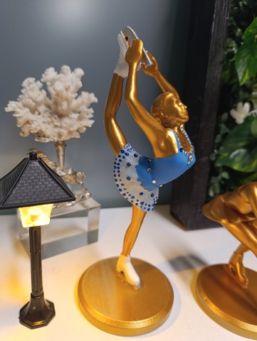 Bielman Kadın Mavi Elbiseli Biblo