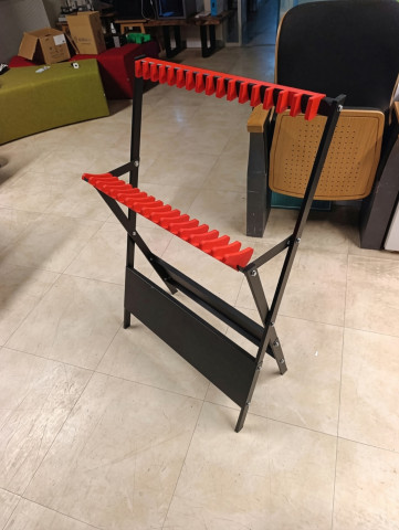 Tenis Raket Standı (Eğimli) – 16 Raket Kapasiteli Metal Raketlik